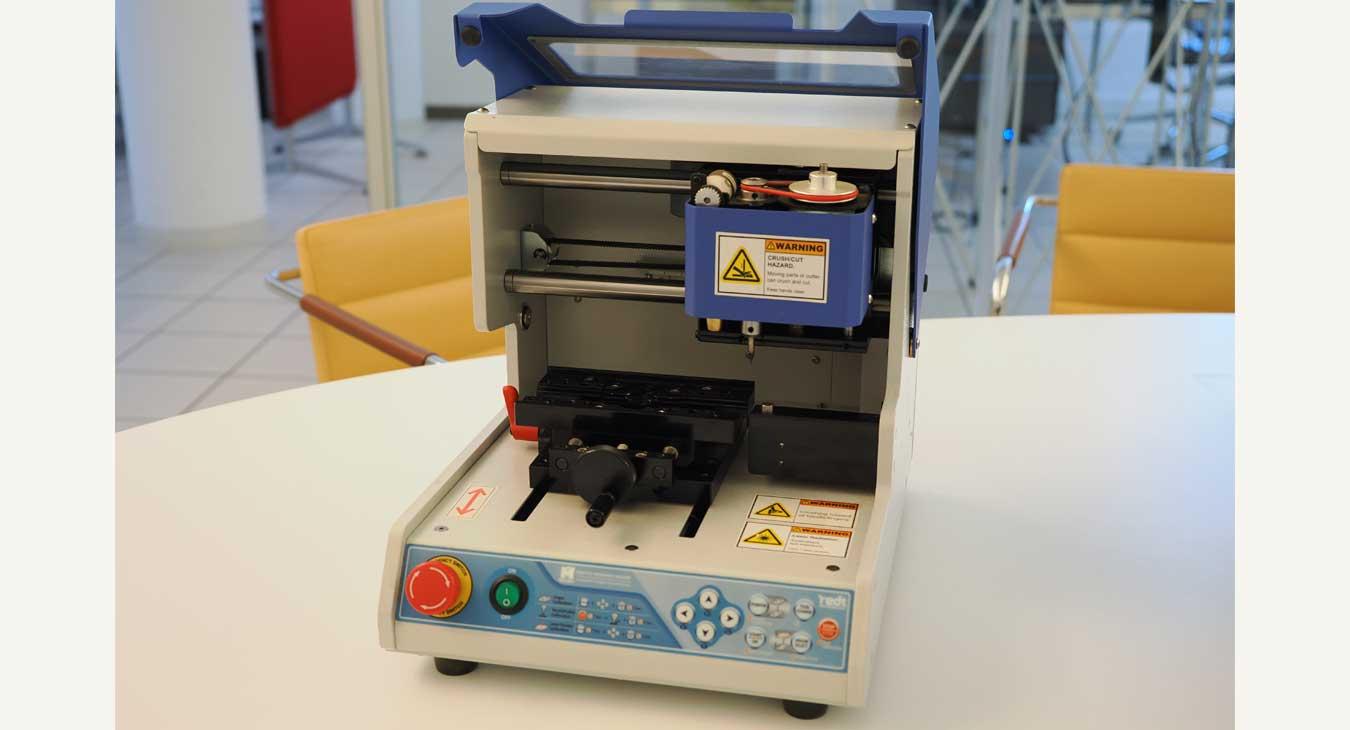 Magic 30 second hand engraving and milling machine
